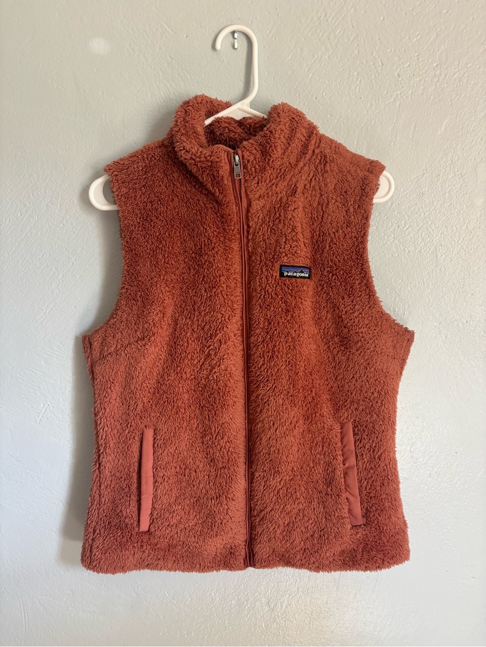 Patagonia Sherpa Women Zip-Up Vest in Rust